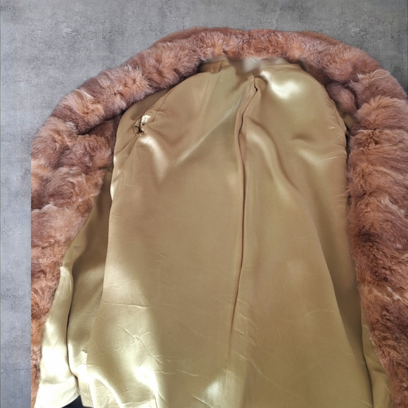 Preloved Elegant Pistaccio Coat with Faux Fur Collar - Unbranded - Picture 4 of 7